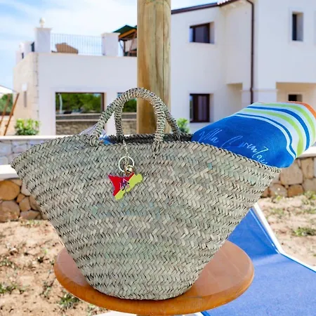 Carmiano Luxury Bedrooms In In The Province Of Syracuse With And Swimming Pool And Wonderful Seaview Couette-café