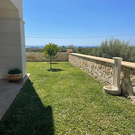 Carmiano Luxury Bedrooms In In The Province Of Syracuse With And Swimming Pool And Wonderful Seaview Couette-café Avola