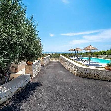 Carmiano Luxury Bedrooms In In The Province Of Syracuse With And Swimming Pool And Wonderful Seaview * 아볼라