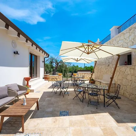 Carmiano Luxury Bedrooms In In The Province Of Syracuse With And Swimming Pool And Wonderful Seaview
